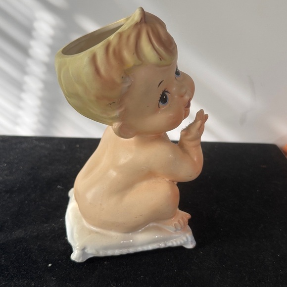 Vintage Baby Boy On A Pillow Ceramic Vase Plantor By Velco Ceramics made Japan - Picture 5 of 7
